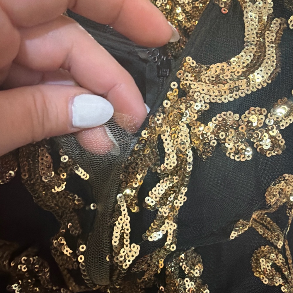 Jovani Black & Gold Sequin Plunging Neckline Fitted Gown Size 4 Prom Formal - Picture 10 of 11